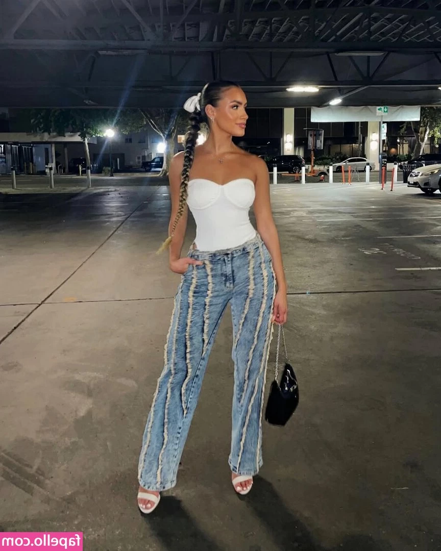 Ariana Barrett [ ariana-barrett ] - Christmas pic special coming Christmas Eve