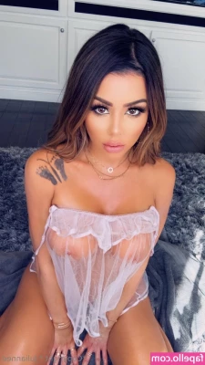 Juli.annee [ juli-annee-1 ] - Hallo Jungs   In der Badewanne und etwas mit dem dildo spielen  