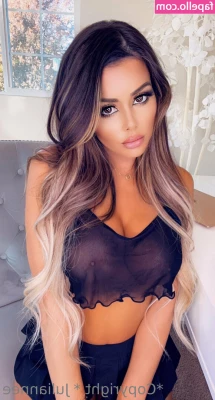 Juli.annee [ juli-annee-1 ] - Can I bounce on your face like this
