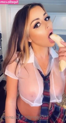 Juli.annee [ juli-annee-1 ] - Can i be your midday snack? 👅