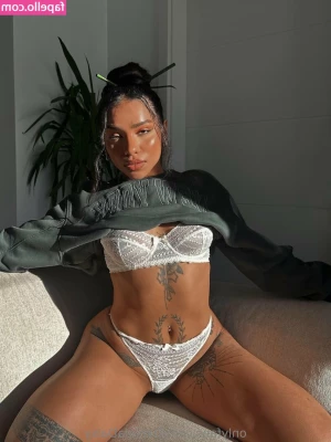 danieladaisy - 180cm of HOT DAMN.