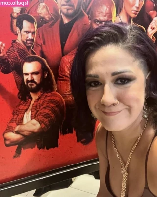 Bayley - Ya no se armó una sesión con este vestido así que les dejo esto