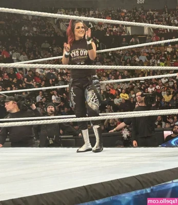 Bayley - would u pull my hair babe? 🥵