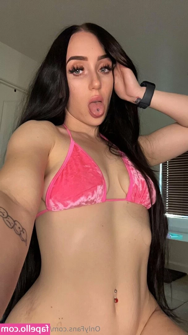 skybabygirlxo - My ass is tight wanna see