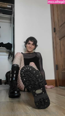 matteleather - I like to walk naked in the gym locker room