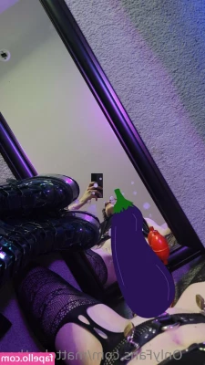 matteleather - When you re waiting for your friend why not suck a big dick in the