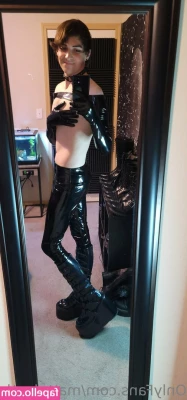 matteleather - Sporty girl    An hour of lovemaking takes 10 km of running  I would