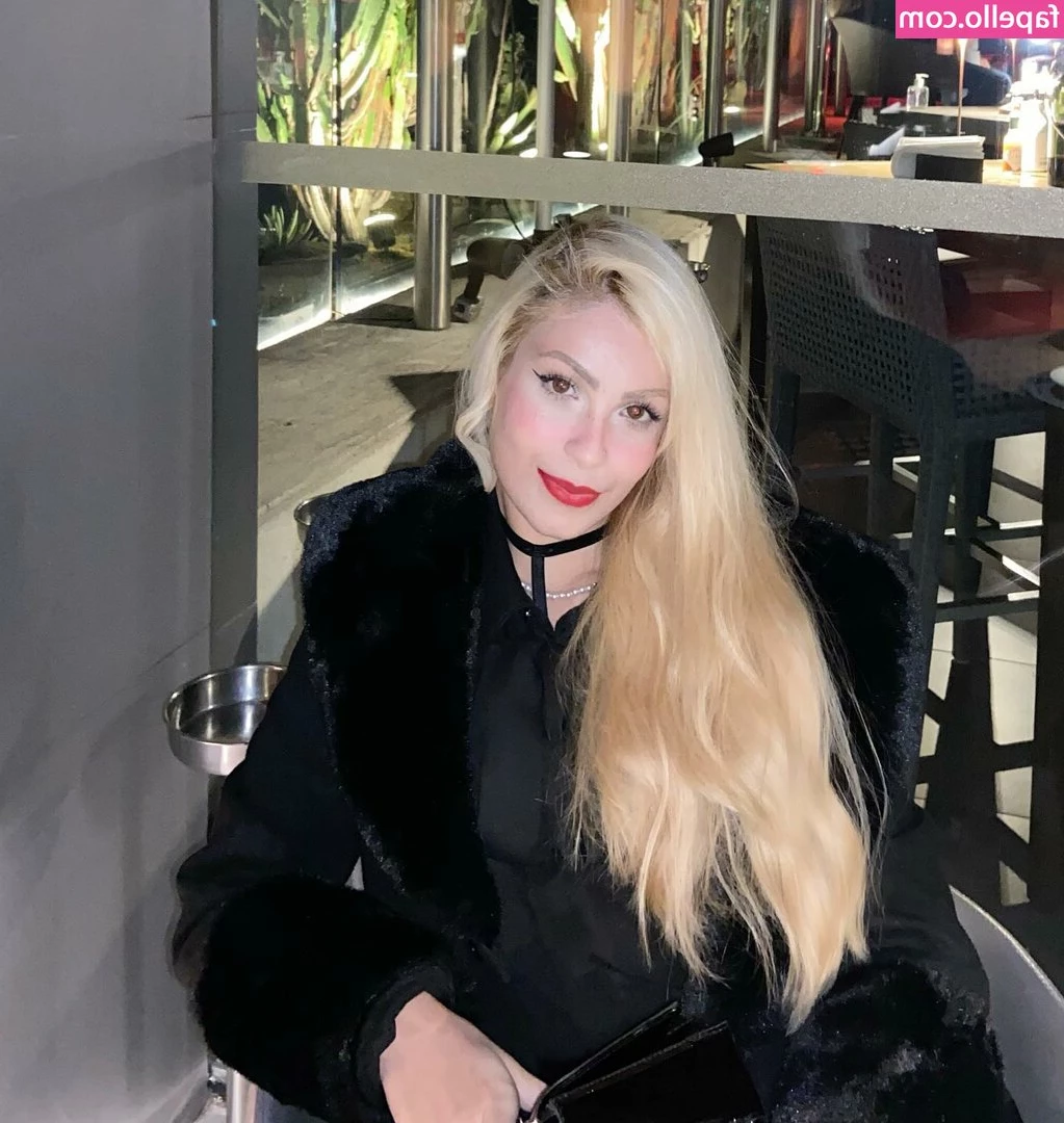 Rebecca Pavanelli [ rebecca-pavanelli ] - OK guys, I talked to one of my biggest fan about me singing in the