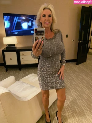 Wifeys World / Sandra Otterson [ wifeys-world-sandra-otterson ] - LEATHER GODDESS FULL LENGTH CLIP