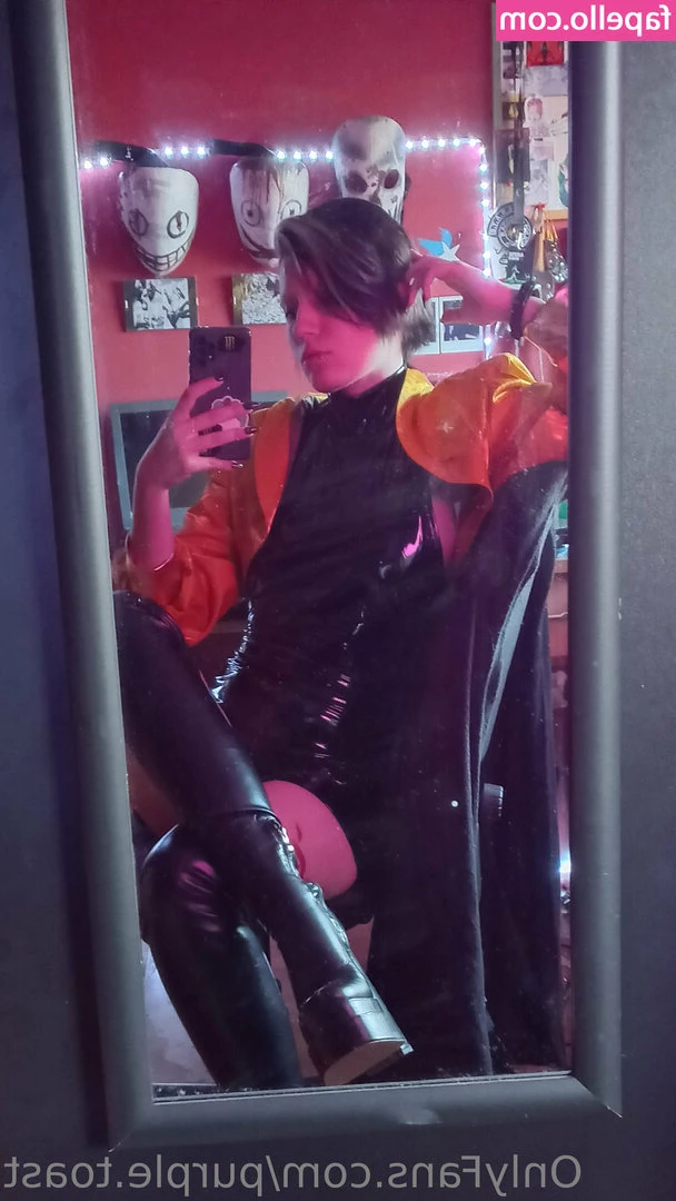 toasty_cos [ toasty-cos ] - First cock pic   might post a video playing with it next