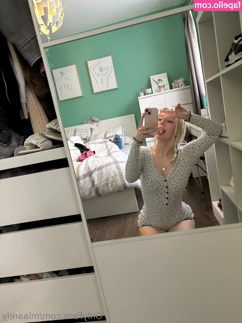 Miaarely - Niet zo elegant   maar wie de foto heeft getrokken kon niet wachten
