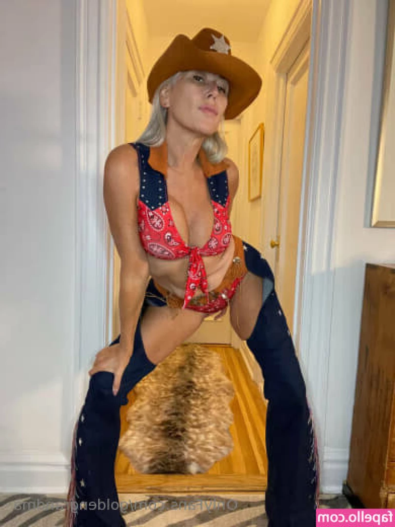 goldengrandma [ goldengrandma-1 ] - Morning boys  need looking after today   anyone want to be my doc