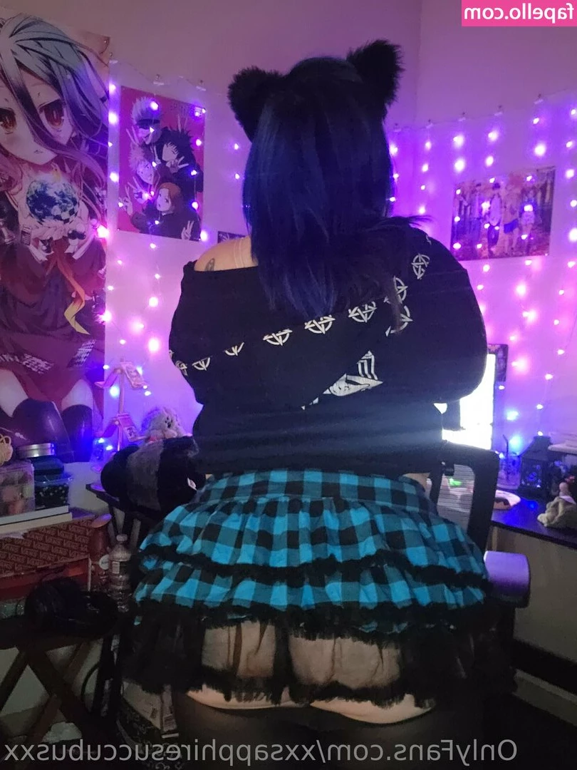 xxsapphiresuccubusxx - Hey there babe! Are you going to be sliding into my DM's tonight?