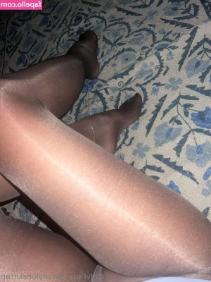 nylonskitten - Showing my hole and what it’s like to take a facial from me.