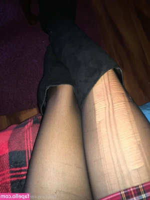 nylonskitten - One sec! Almost ready 😂🤪
