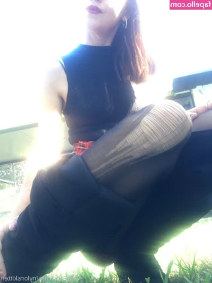 nylonskitten - Quick break from my homework...