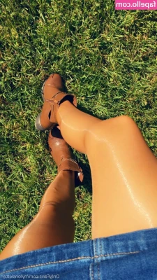 nylonskitten - Sun kissed