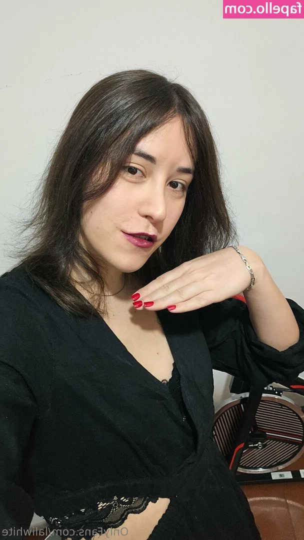 laliwhite - Siempre que termino de entrenar me gusta tomarme fotos me prendo