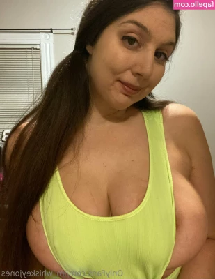 im_whiskeyjones [ im-whiskeyjones ] - If my ass bounced near your cock  what would you do     Leave a tip