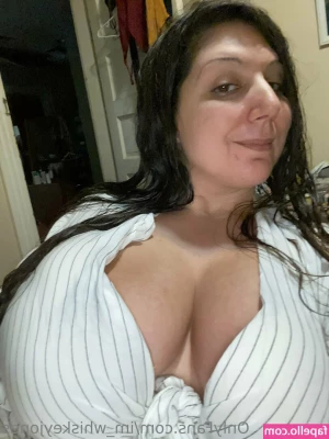 im_whiskeyjones [ im-whiskeyjones ] - Request  having a little tease play xx