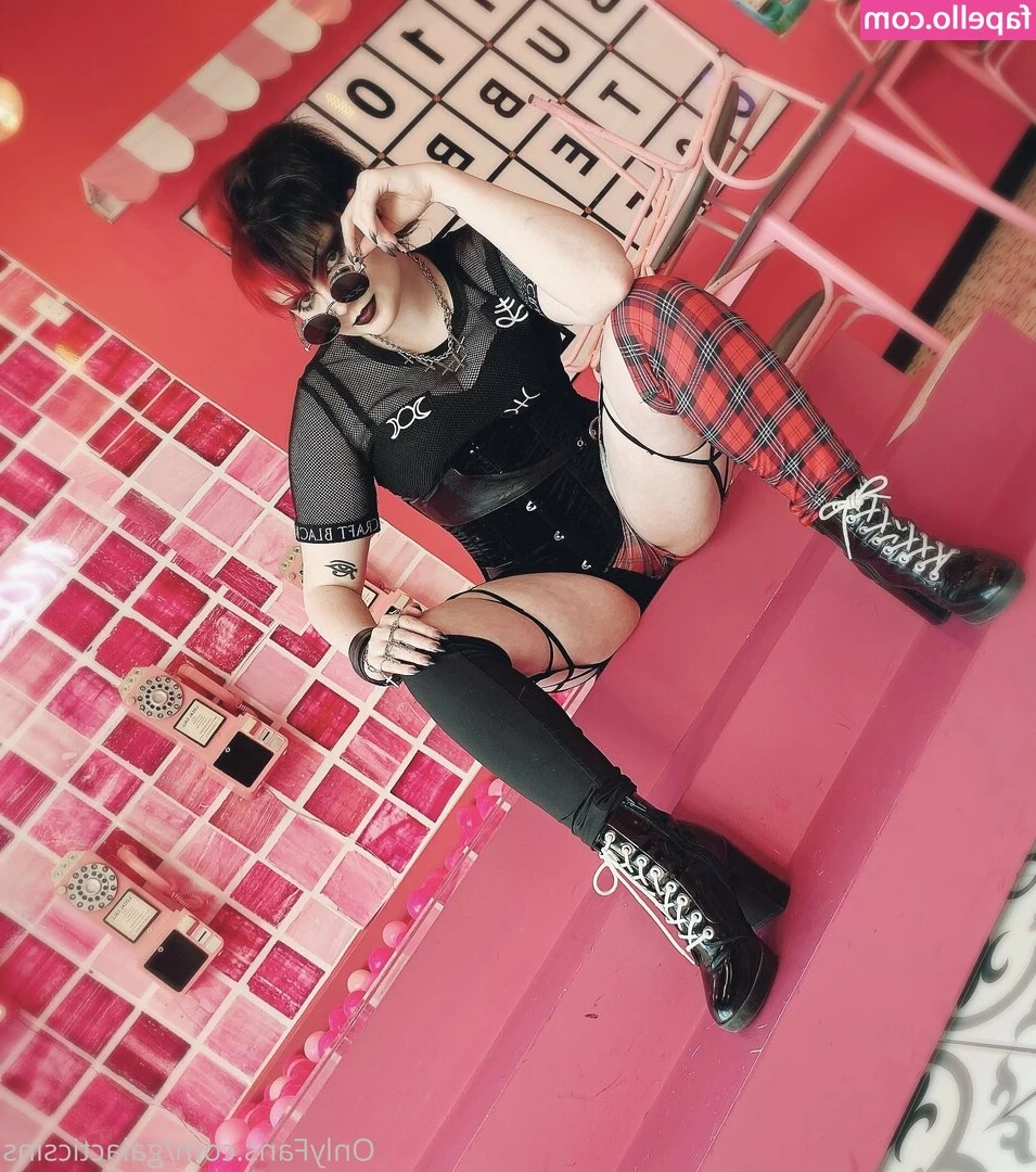 syncu.bites [ syncu-bites ] - Hi guys  My sister made an OF  She s posting some pole dance videos