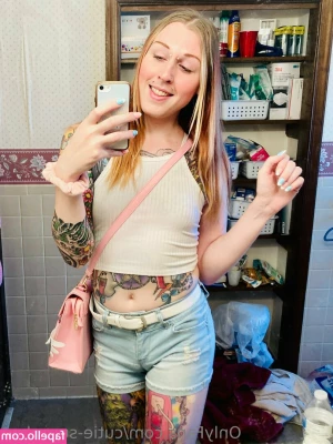cutie-succubus - Oh hi 🙈 check your DMs