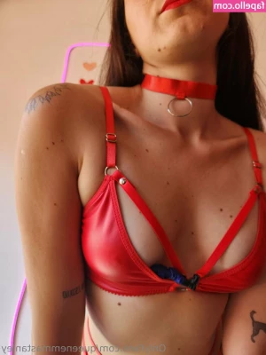 queenemmastanley - Rediffusion cam4 du 6 et 7 février   Résumé   Nue  vibration  sexy