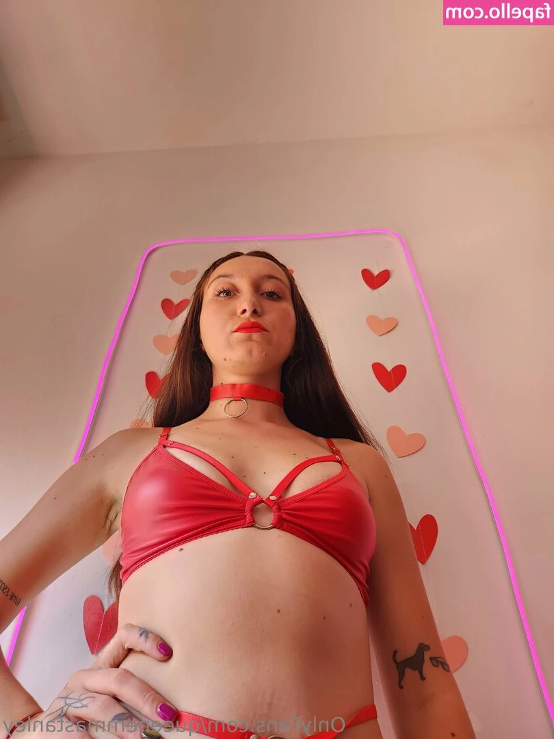 queenemmastanley - Mmm  where would you lick first