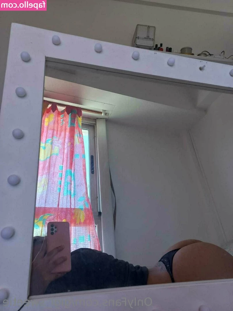 gigi_sweetie [ gigi-sweetie ] - Love getting hard  preview  Do I take it off