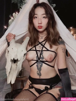 Kumihowitch - Cum closer, I promise I don't bite. 😈