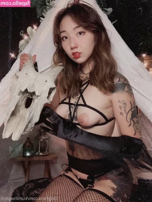Kumihowitch - Sweet ass