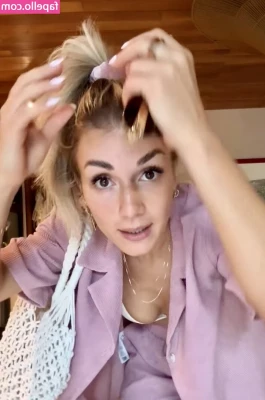 Sabrina Nickel [ sabrina-nickel ] - Put it in between my boobs then stick it in my mouth daddy