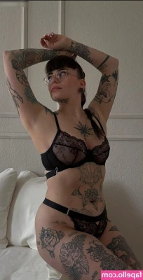 Miezekatz Caro [ miezekatz-caro ] - My favorite kind of orgasm