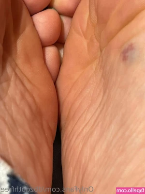 dbzgoth - You look so pretty on your knees 😇 now come put your head between