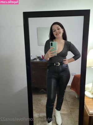 lovelaura22 - Que tan grandes te gusta   Cuéntame me darias un masajito