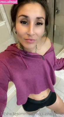sammiestark91 - where would u take me on a valentine's date? 😍