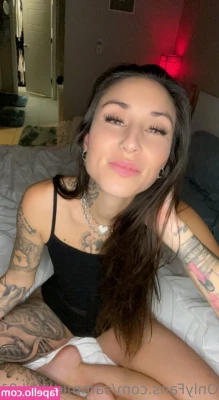 sammiestark91 - Tight Pussy getting stretched