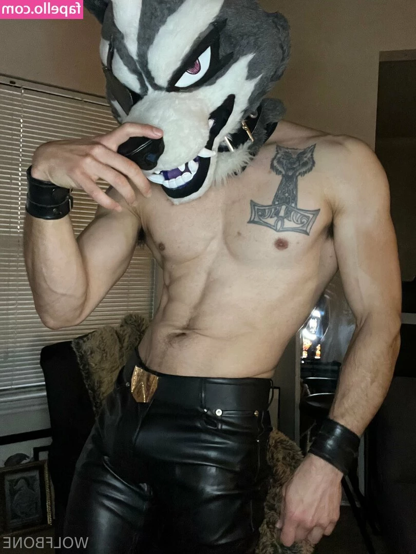  [ frute-brute ] - Two cigarettes and some black lipstick while I play on my honey hole