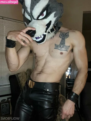  [ frute-brute ] - Two cigarettes and some black lipstick while I play on my honey hole