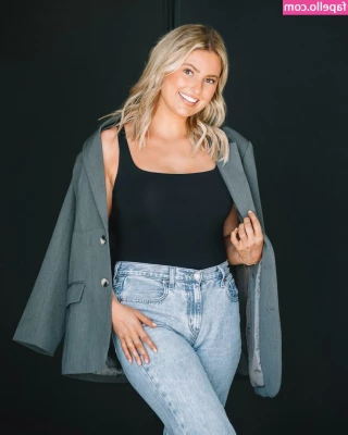 Hannah Smith [ hannah-smith ] - Worship your Goddess with her beauty and fine look!  I am Divine!