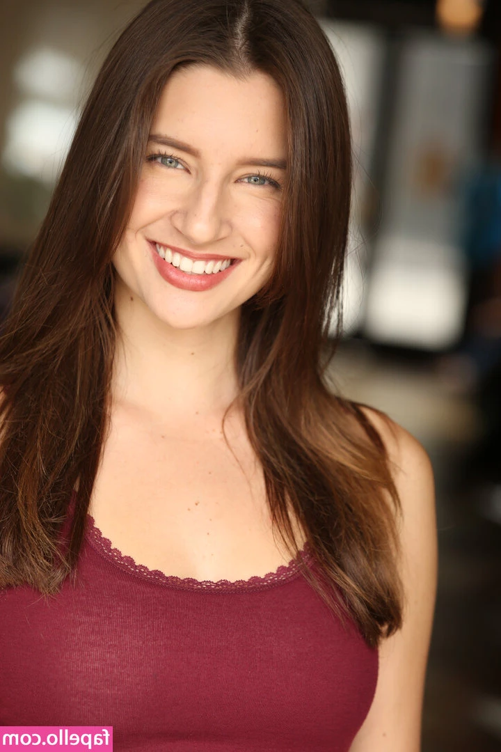 Amanda McCants [ amanda-mccants ] - Chapter 3-1 She must have fallen asleep because suddenly she jerked