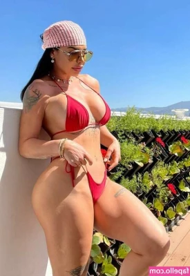 Lis Vega [ lis-vega ] - Oh hey there  enjoying my Saturday  Maybe this will brighten yours  I