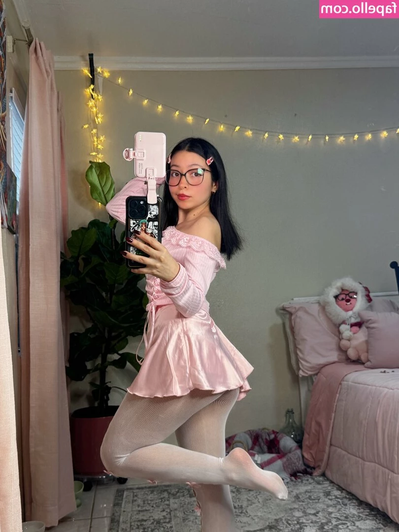 miniakane - Sun kissed body  Thick thighs  amp  Pretty summer toes
