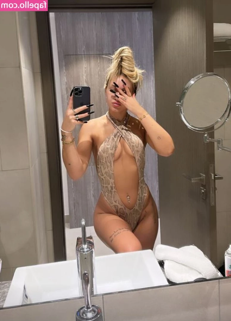 carina_nl [ carina-nl ] - This UNCENSORED photo gallery is ON FIRE!!😍😍Unlock to see me