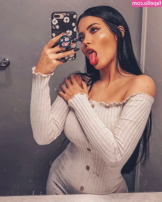 Claudia Alende [ claudia-alende ] - Last night in Houston before I head back home  On the way to a cute