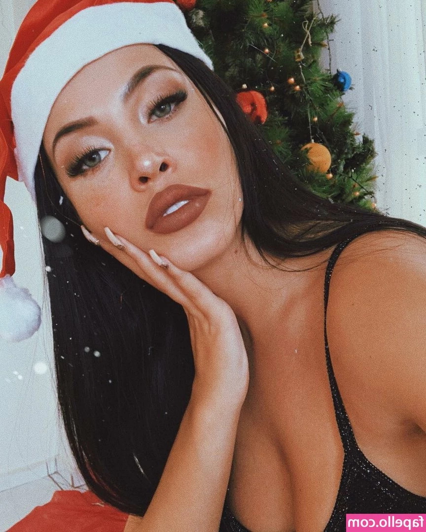 Claudia Alende [ claudia-alende ] - Saint Patrick s Day countdown day 16 As a VIP fans you get the 2nd