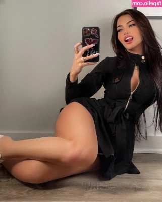 Claudia Alende [ claudia-alende ] - Titty Tuesday