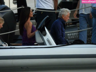 Catherine Zeta-Jones [ catherine-zeta-jones ] - start slow and end violent