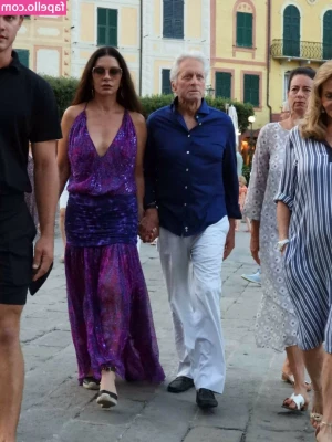 Catherine Zeta-Jones [ catherine-zeta-jones ] - New photo taken the other day 3