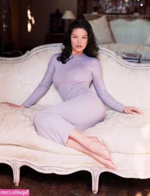 Catherine Zeta-Jones [ catherine-zeta-jones ] - I m here what would you like from me